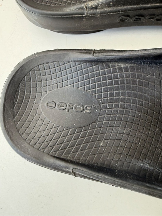 OOFOS $60 Mens 10 Womens 12 Black OOahh Slip On Comfort Recovery Slides Bin 8